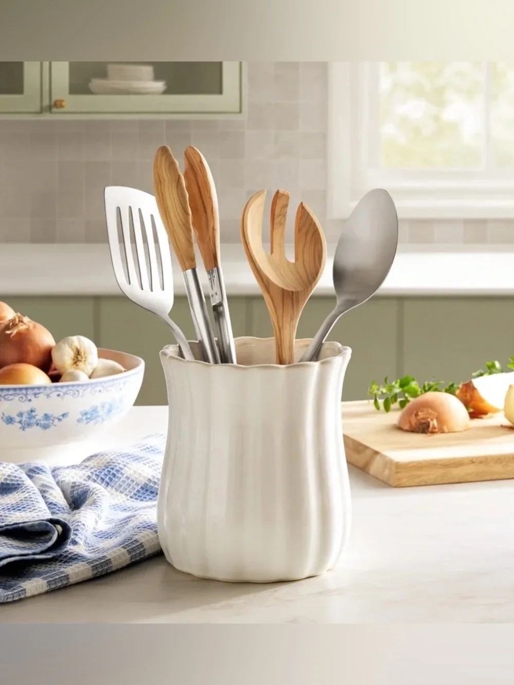 ✨The Pioneer Woman Colette Stoneware Kitchen Utensil Holder, White